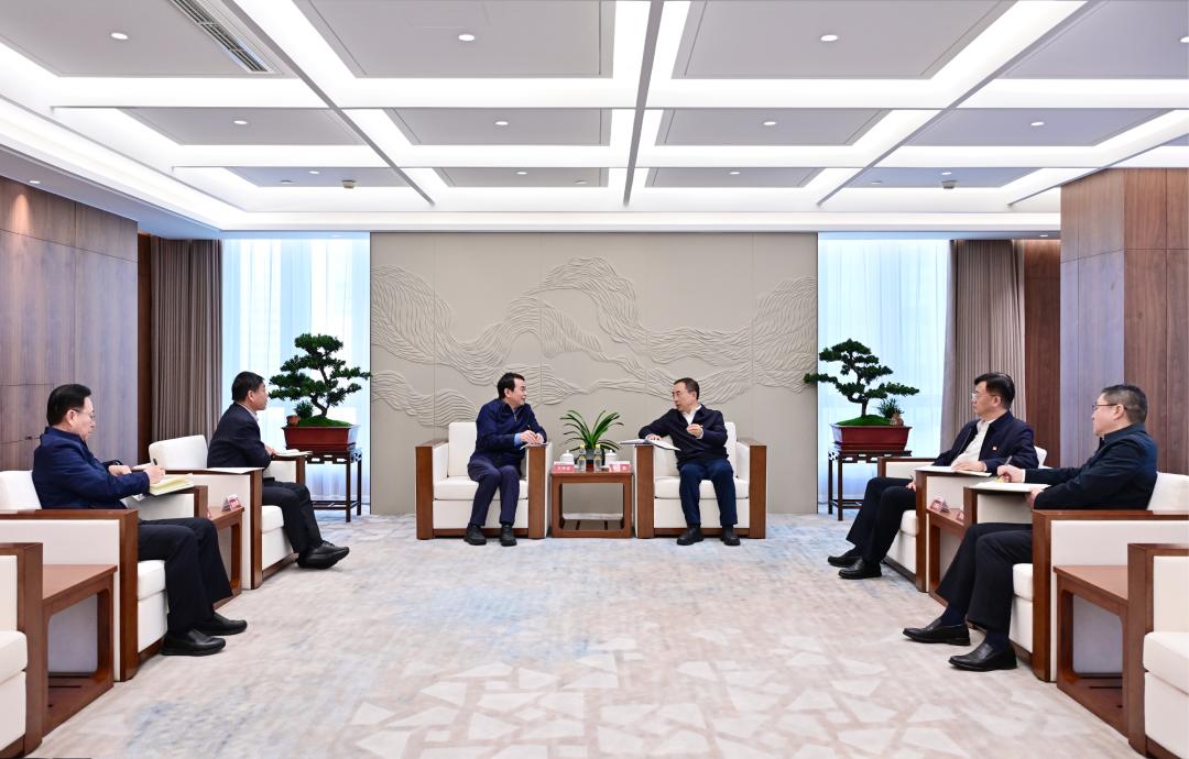 大唐集團(tuán)黨組書記、董事長鄒磊與中電聯(lián)黨委副書記、專職副理事長王抒祥會(huì)談