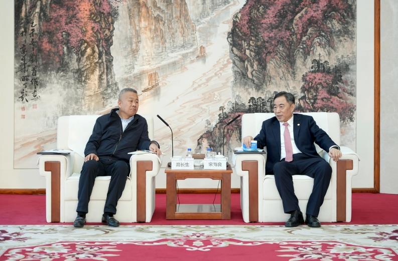 中國能建黨委書記、董事長宋海良與山東發(fā)展集團黨委書記、董事長高長生會談