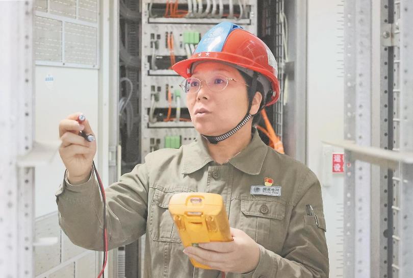 【國網(wǎng)特等勞?！奎S瑤玲：核心技術(shù)抓在手，國產(chǎn)化改造帶頭干