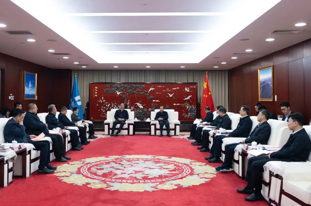 江毅與山西省委常委、常務副省長盧東亮舉行會談