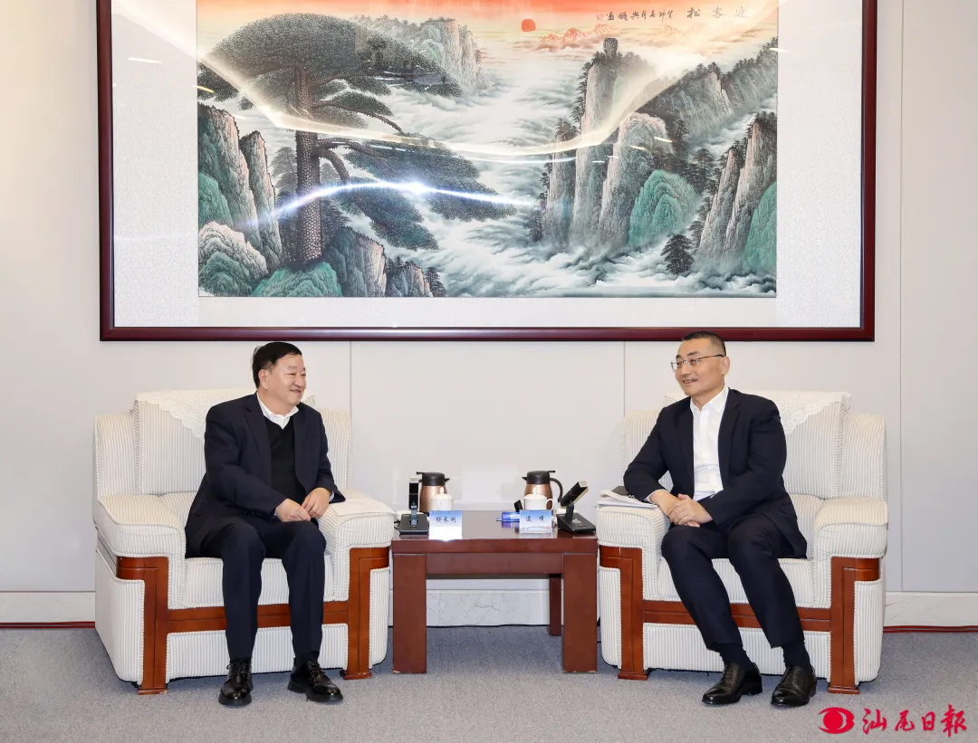 中廣核集團(tuán)黨委書記、董事長楊長利與汕尾市委書記逯峰、市長鄭海濤會(huì)談