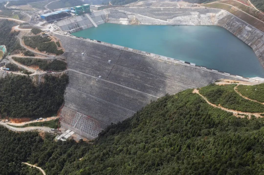 天臺抽水蓄能電站 國內(nèi)首次大規(guī)模應用1000兆帕級高強鋼壓力鋼管安裝成功